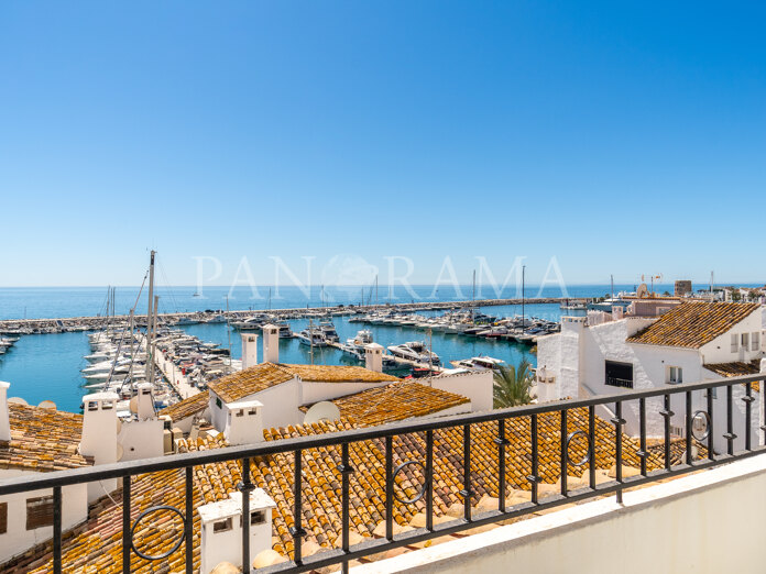 Appartement charmant de 2 chambres avec une vue imprenable sur la mer, en plein cœur de la marina de Puerto Banús