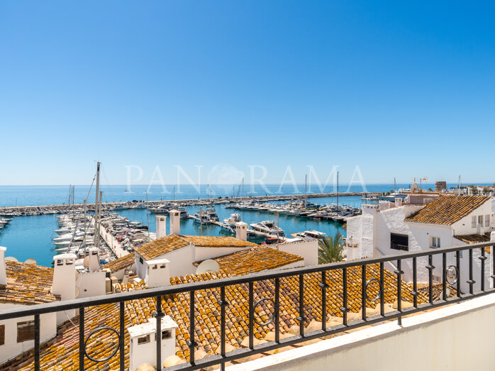 Charmant appartement met 2 slaapkamers en adembenemend zeezicht in het hart van de jachthaven van Puerto Banús
