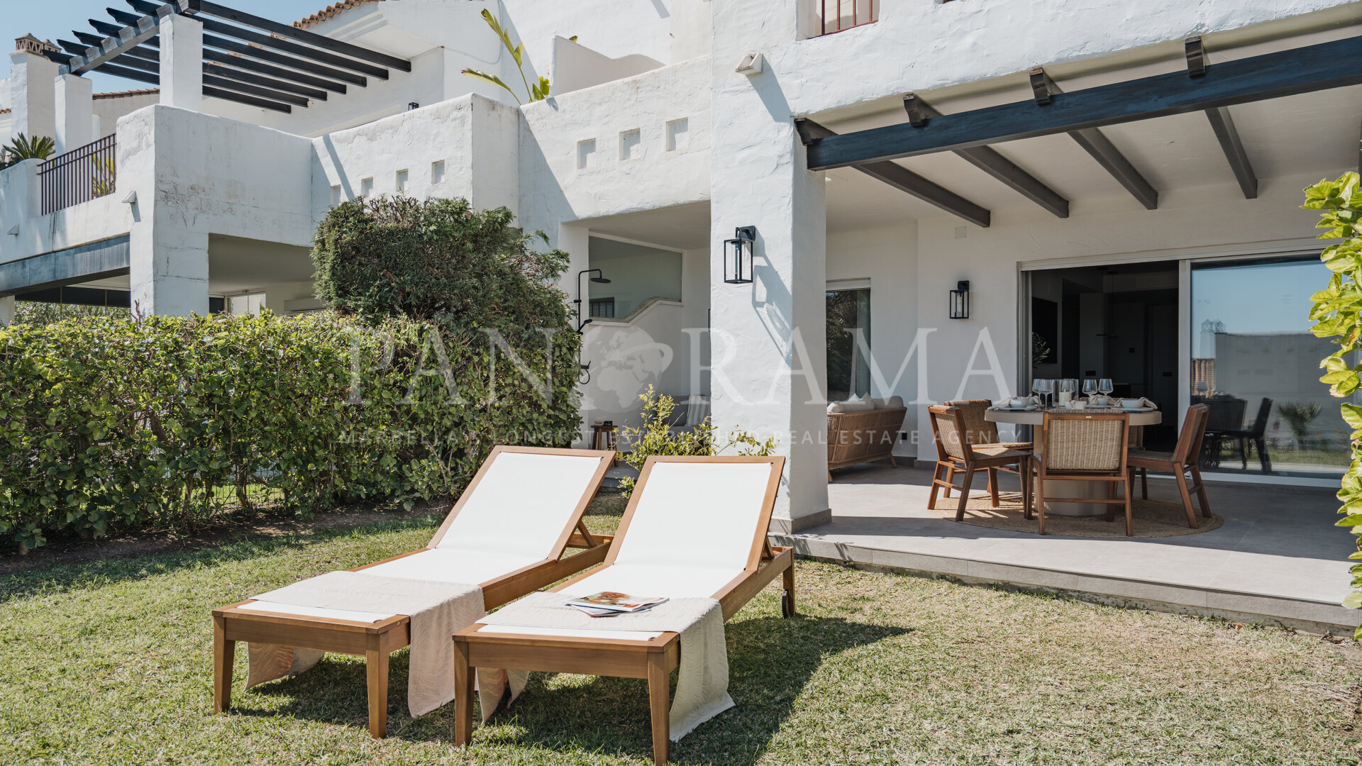 Begane grond appartement met privé tuin in La Quinta Village in Nueva Andalucía