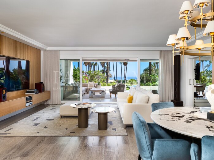 Prestigieus appartement aan het strand met tuin in Los Granados II