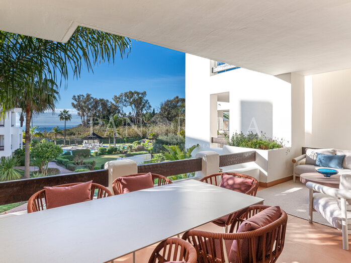 Appartement impeccable avec vue sur la mer à Bahia del Velerin, Estepona