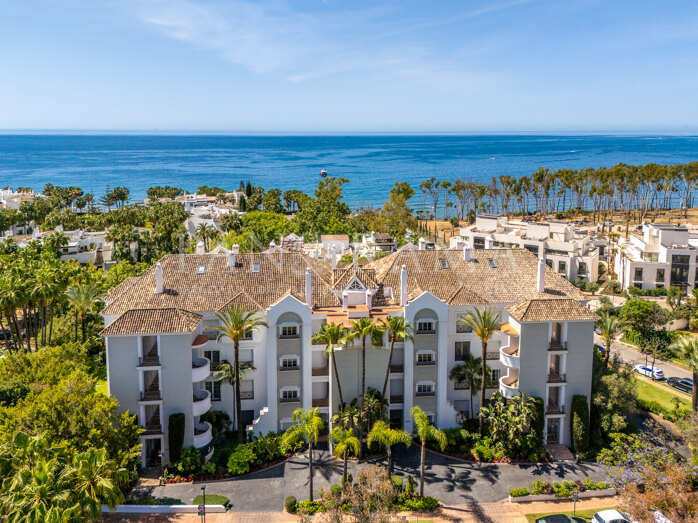 Appartement élégant en bord de mer avec vue sur la mer à côté de la plage dans les Terrazas de Puente Romano