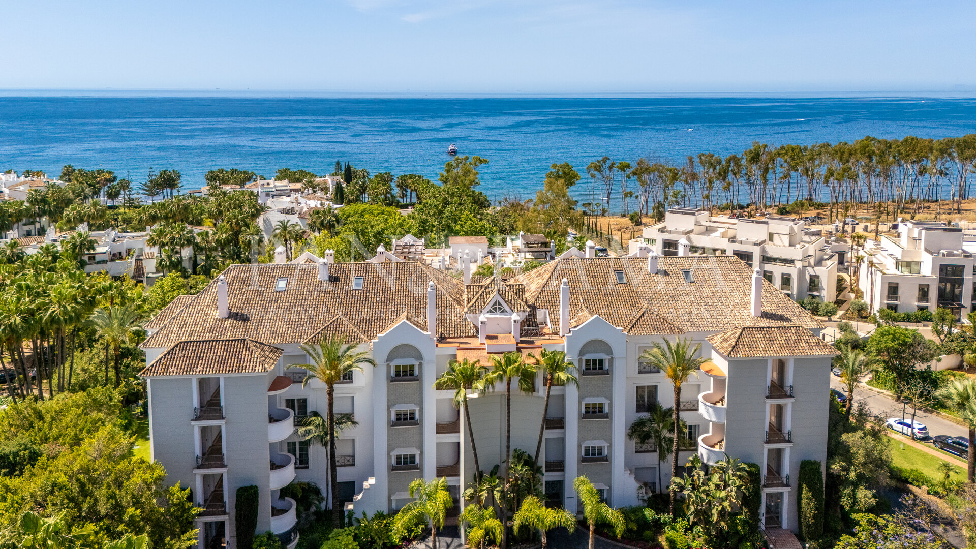 Appartement élégant en bord de mer avec vue sur la mer à côté de la plage dans les Terrazas de Puente Romano