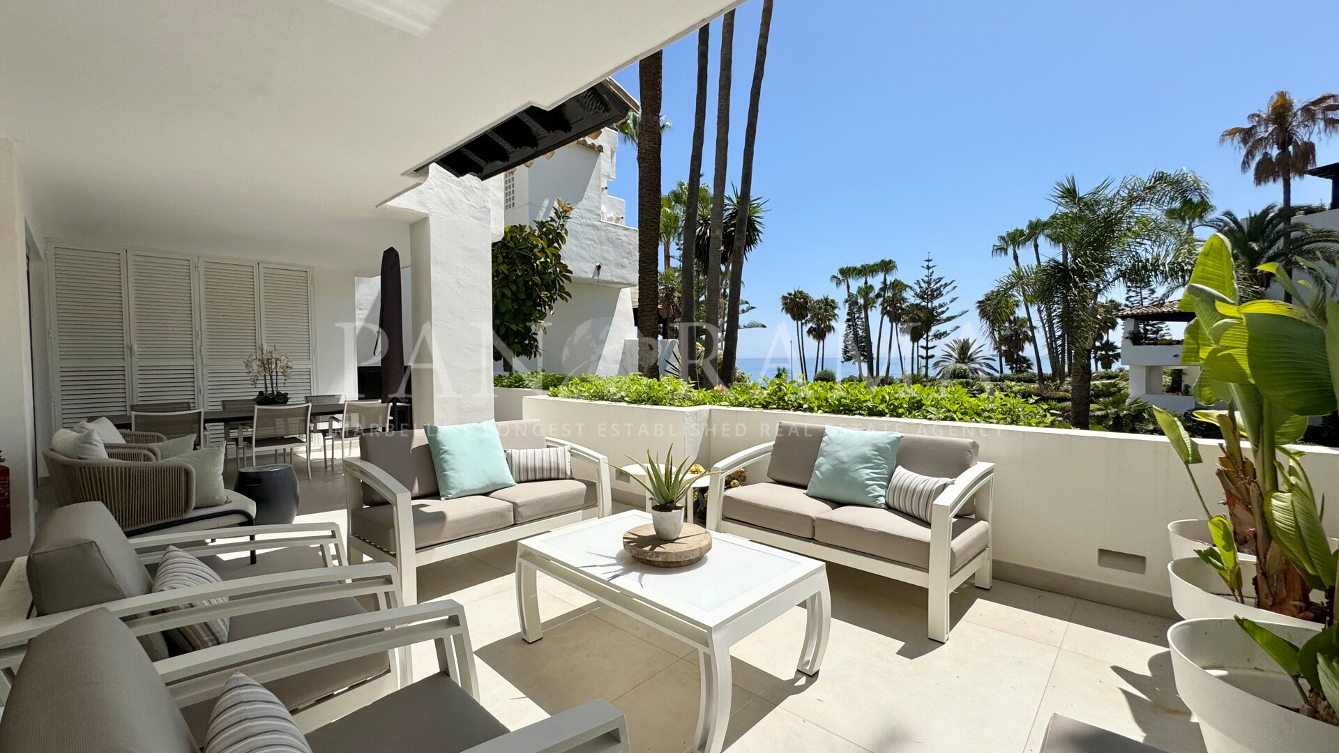 Appartement unique en rez-de-chaussée avec vue sur la mer dans les Jardins Japonais de Marina Puente Romano