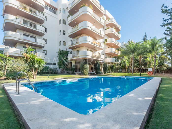 Bright apartment within walking distance to Puerto Banús