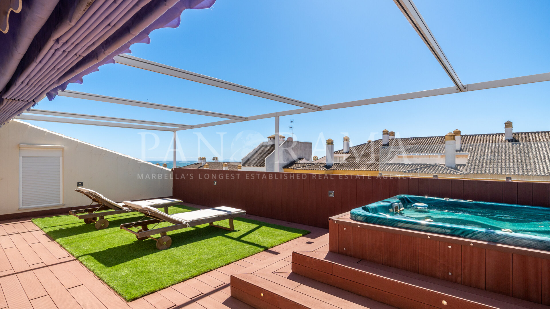 Spacious duplex penthouse with sea and mountain views on the Golden Mile