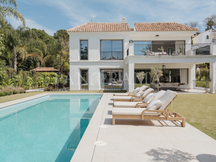Eigentijdse familievilla in Los Arqueros, Benahavís