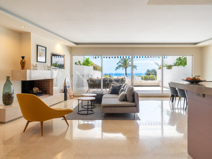 Chic apartment in Rio Real with lovely sea views