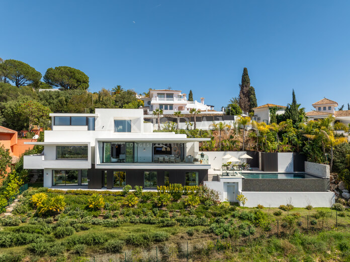 Newly built villa en El Rosario with panoramic views across the Mediterranean Sea and mountains