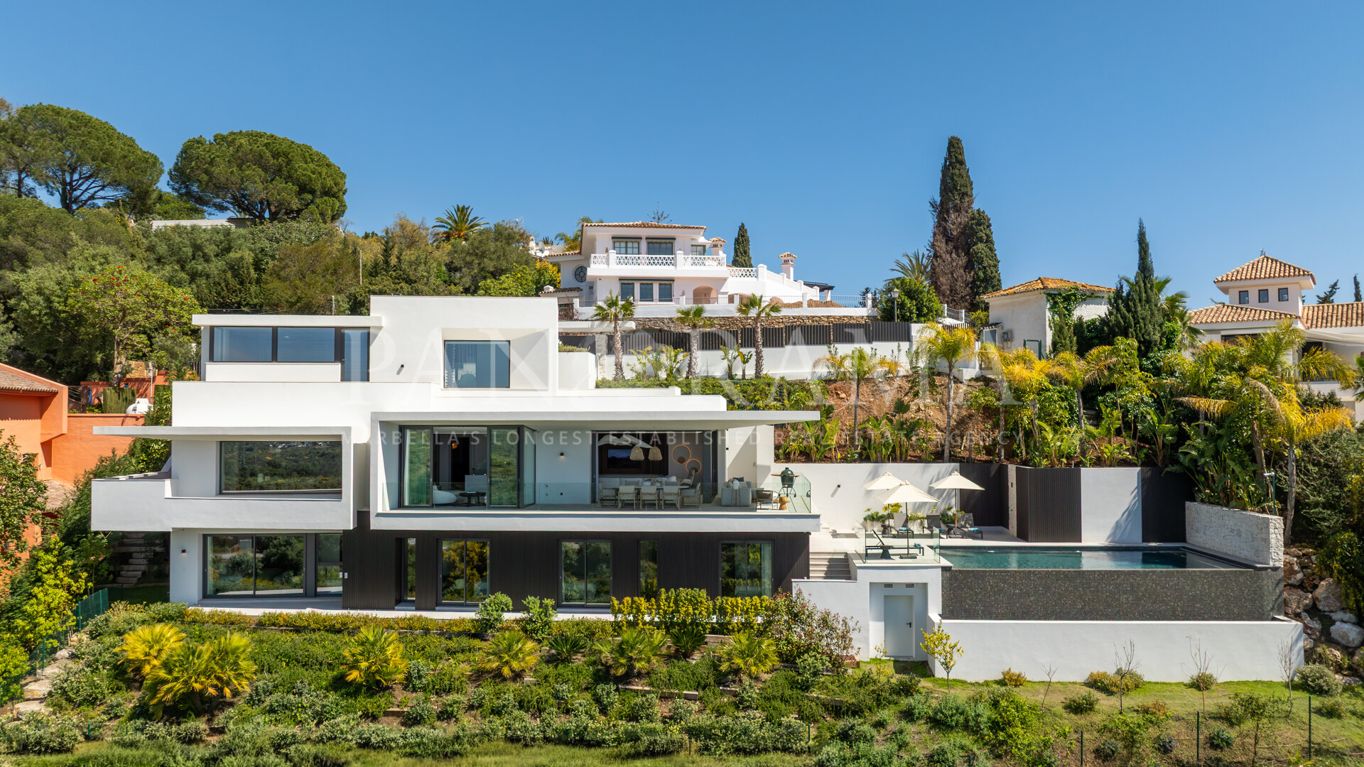 Newly built villa en El Rosario with panoramic views across the Mediterranean Sea and mountains