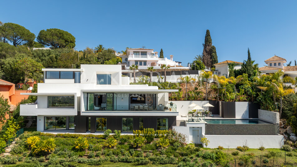 Nieuwgebouwde villa in El Rosario met panoramisch uitzicht over de Middellandse Zee en bergen