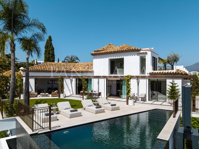 Villa Kumo and exquisite villa with sea views in El Herrojo Alto, La Quinta