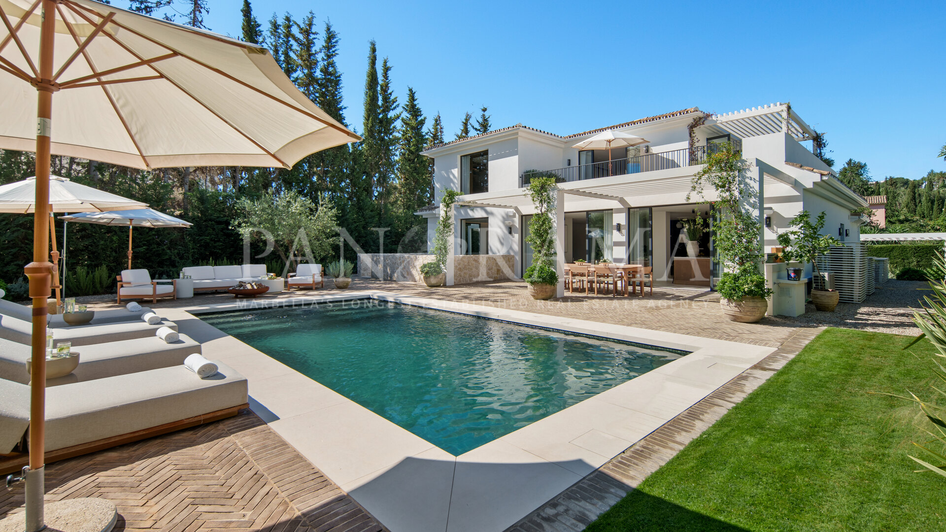 Elegant front line golf villa in Las Brisas, Nueva Andalucía