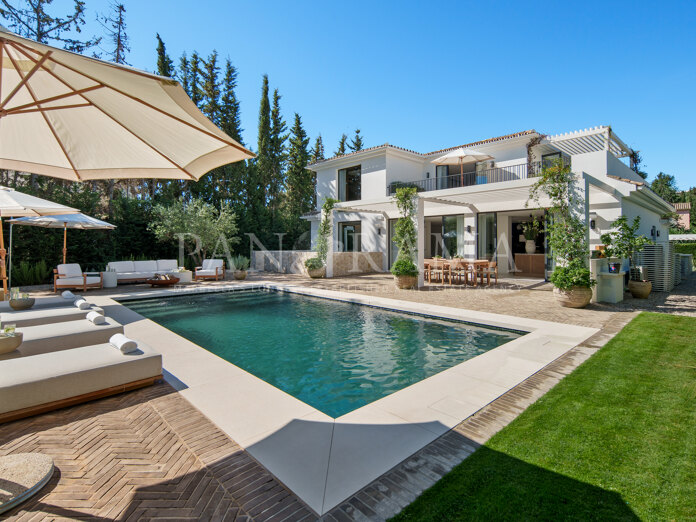 Elegant front line golf villa in Las Brisas, Nueva Andalucía
