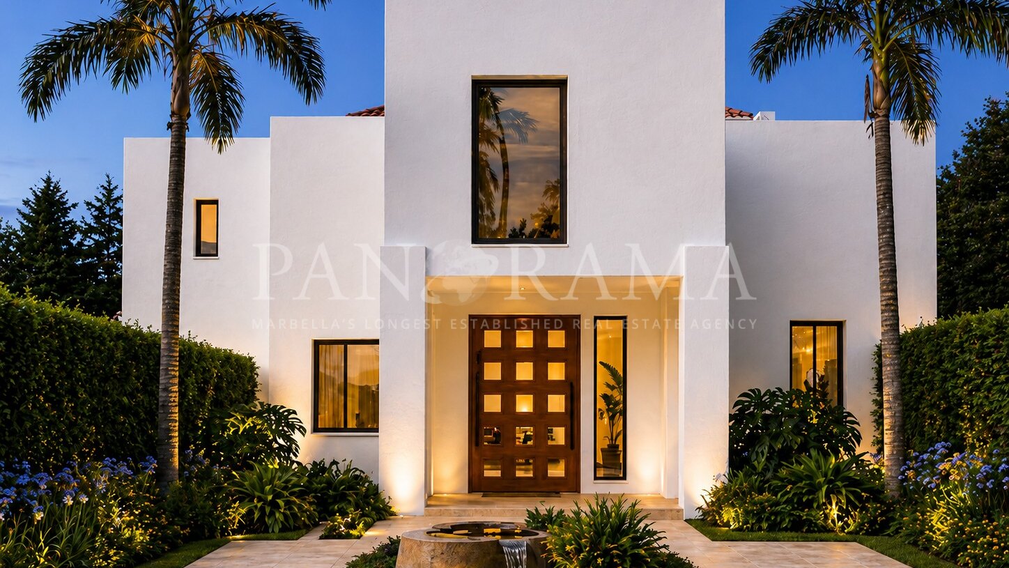 Elegant new-build villa close to amenities, Marbella centre and the beach in Huerta Belón