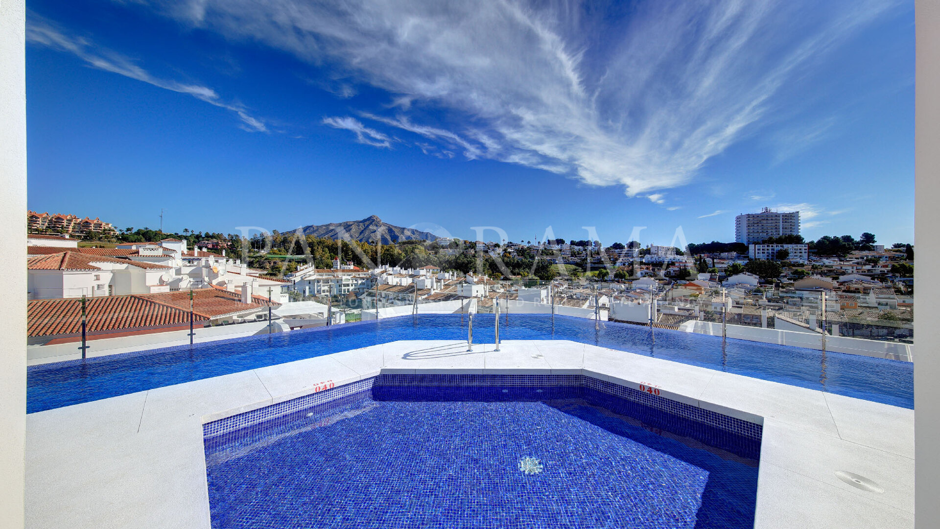 Fifth floor south facing apartment in La Campana