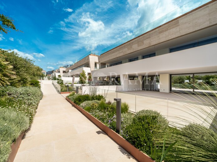 Luminoso apartamento dúplex en planta baja en EPIC by Fendi - Fase III, en la Milla de Oro