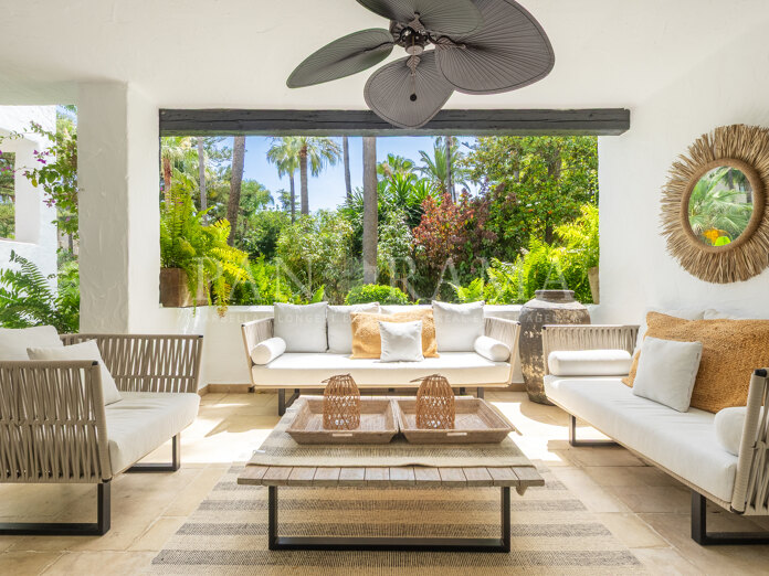 Luxury ground-floor apartment in Puente Romano II, on the Golden Mile