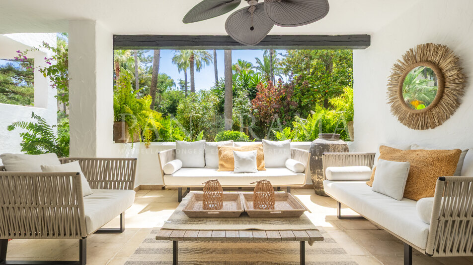 Luxury ground-floor apartment in Puente Romano II, prime beachside location on Marbella’s Golden Mile