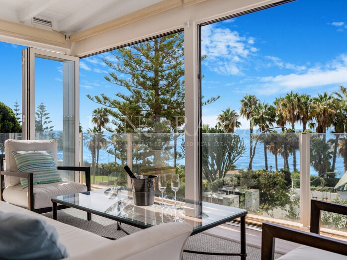 Fantastisches Reihenhaus direkt am Strand in Marbellamar, im Herzen von Marbellas Goldener Meile
