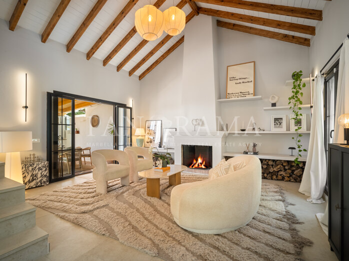 Charmante townhouse met zeezicht in Marbella Hill Club