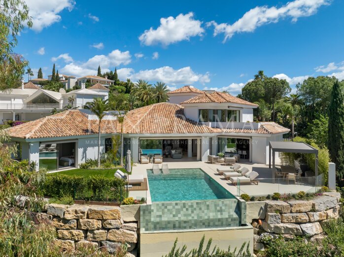 Casa Calma - Andalusische villa met zeezicht en spa in El Herrojo, Benahavís