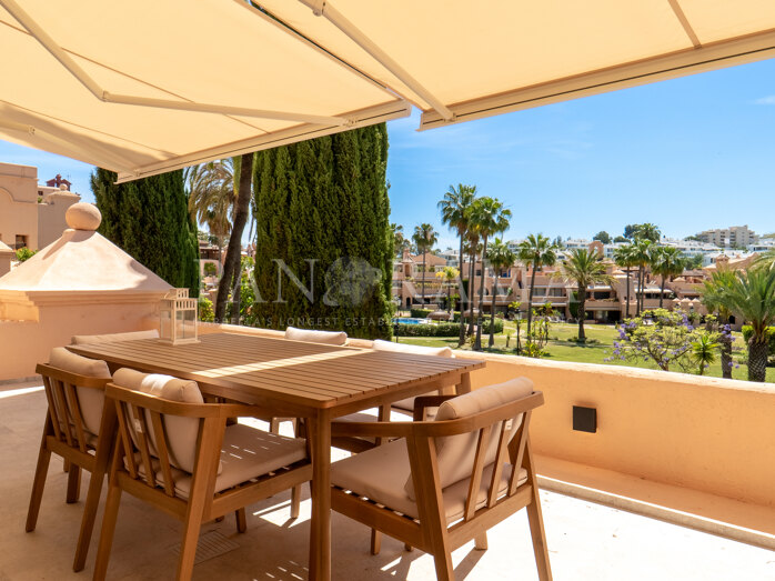 Superbe penthouse contemporain au sein de Cartuja del Golf