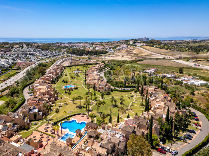 Stylish contemporary penthouse in Cartuja del Golf