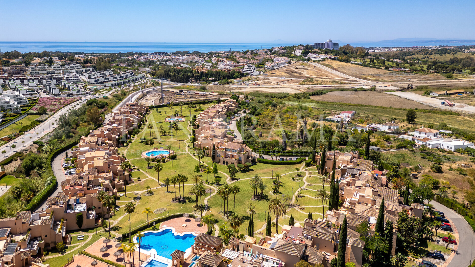 Stylish contemporary penthouse in Cartuja del Golf