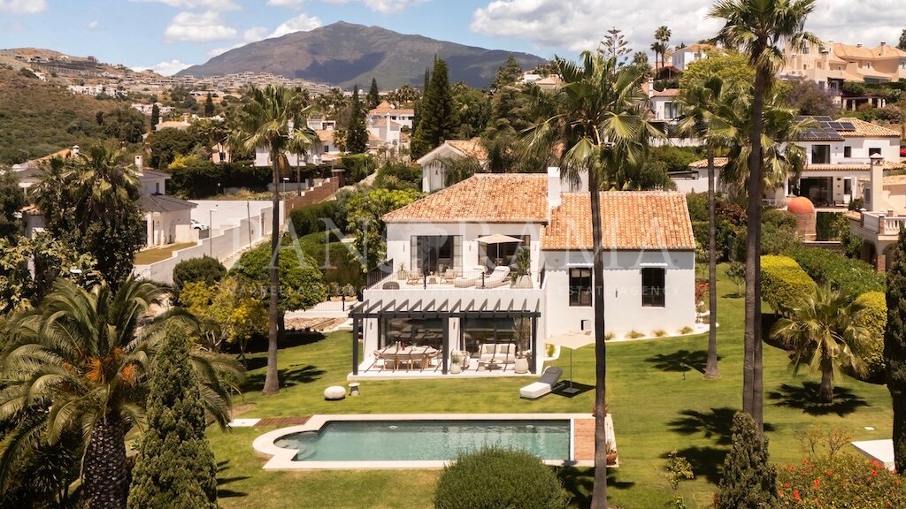 Stunning luxury villa with panoramic sea views in El Paraíso Alto, Benahavís