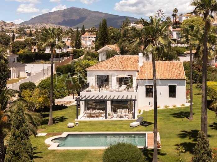 Stunning luxury villa with panoramic sea views in El Paraíso Alto, Benahavís