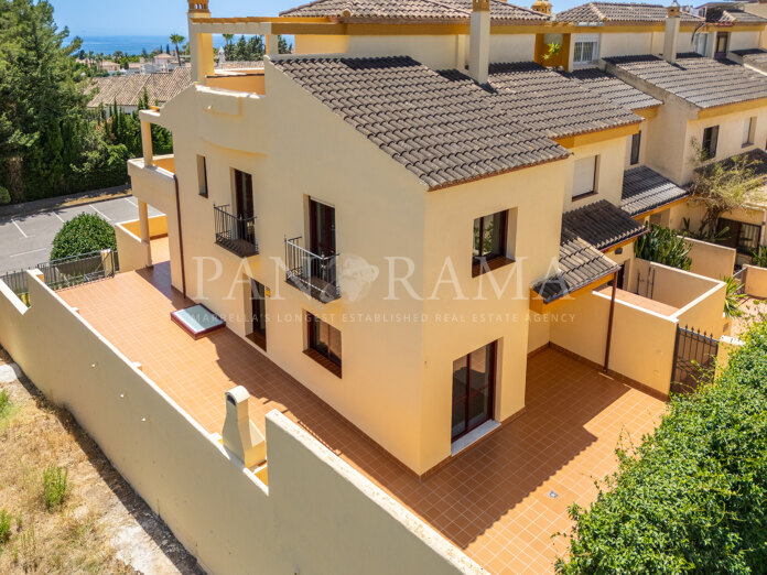 Corona de Nagüeles 17: Eckreihenhaus mit Panoramablick auf das Meer,Marbella Goldene Meile