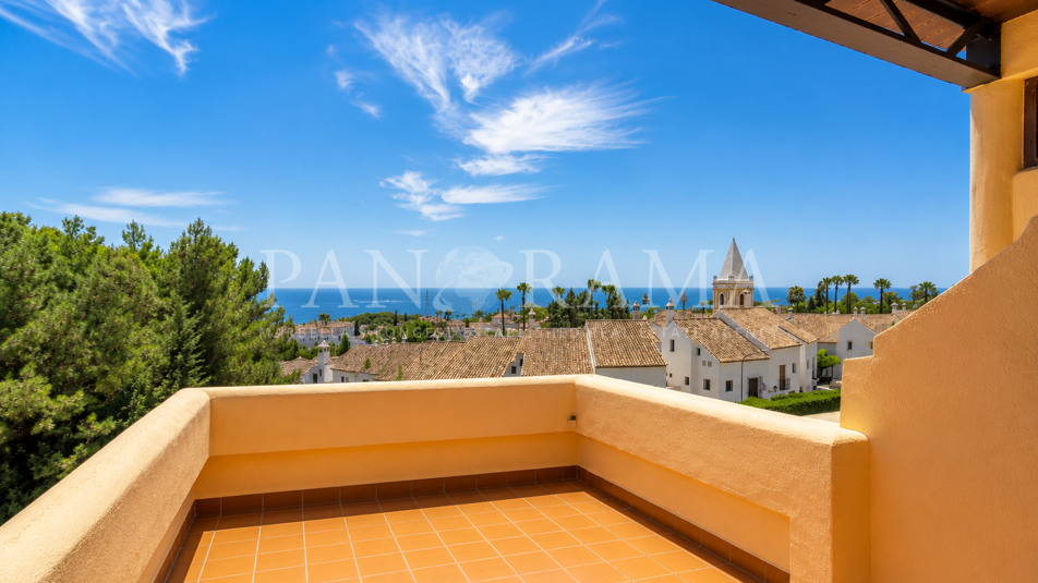 Maison de ville d’angle avec vues panoramiques sur la mer à Corona de Nagüeles, Golden Mile de Marbella