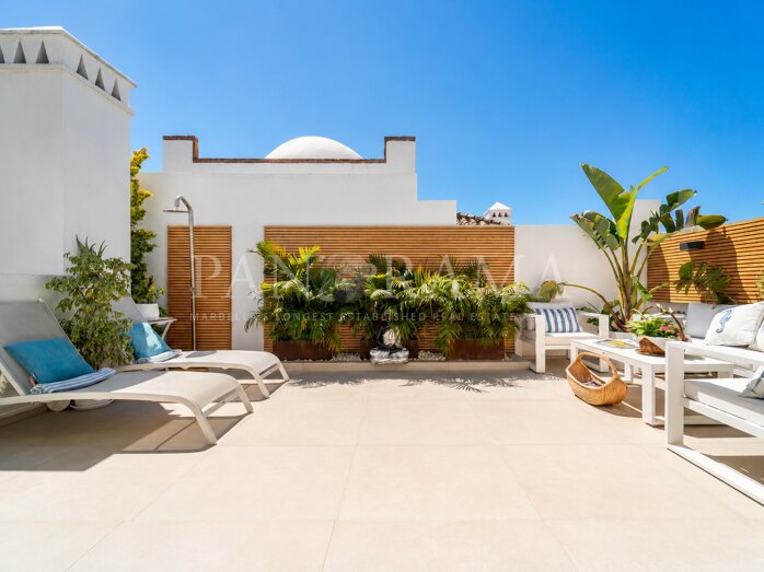 Penthouse élégant et lumineux dans la prestigieuse communauté Las Cañas Beach, sur le Golden Mile