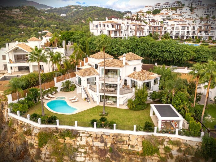 Villa Sophia: Stunning villa with panoramic sea, golf and mountain views in Benahavís