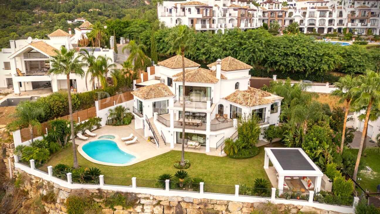 Villa Sophia: Stunning villa with panoramic sea, golf and mountain views in Benahavís