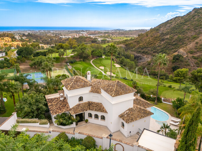 Villa Sophia: prachtige villa met panoramisch uitzicht op zee, golfbaan en bergen in Benahavís