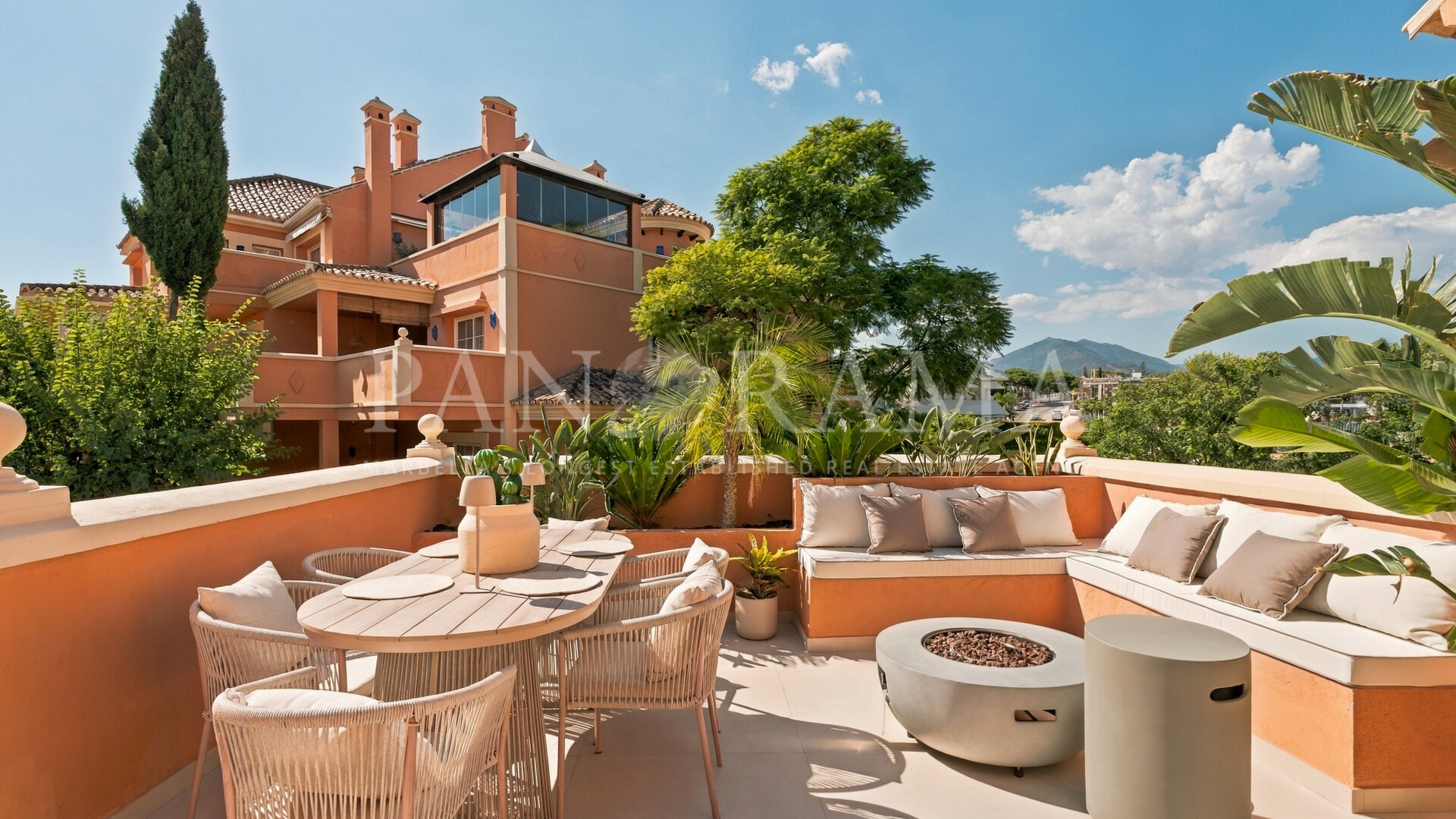Superbe penthouse duplex à Nueva Andalucía