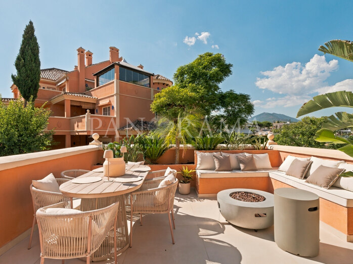 Superbe penthouse duplex à Nueva Andalucía