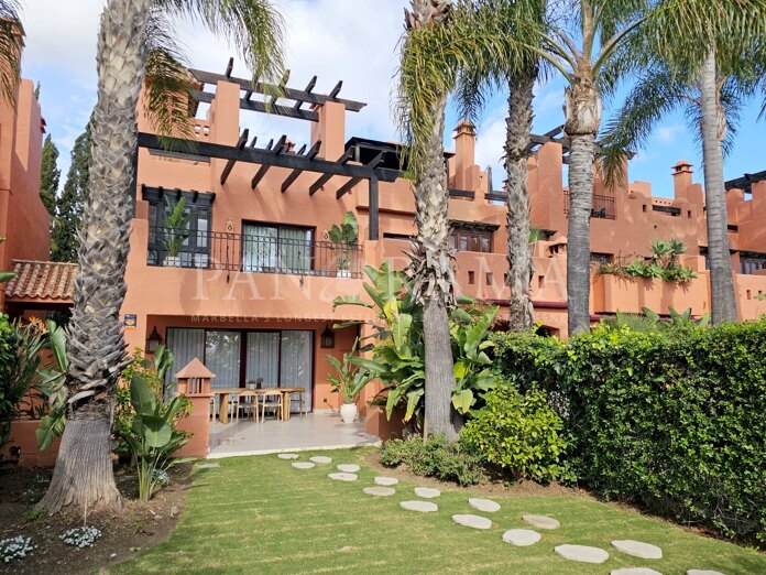 Casa D'Oilly: villa pareada de lujo en Altos de Puente Romano, a poca distancia a pie del hotel y la playa