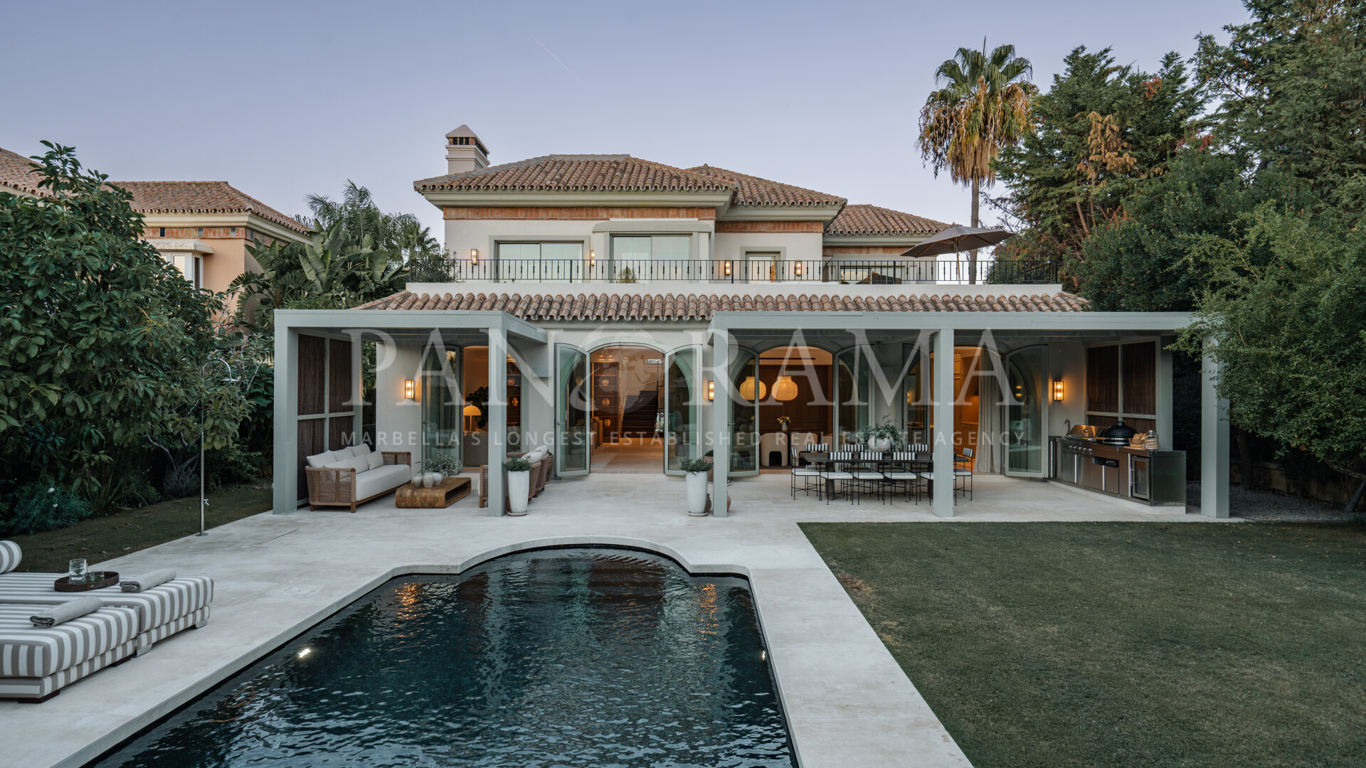Villa Amelie : une élégante résidence familiale dans la Golf Valley de Nueva Andalucía