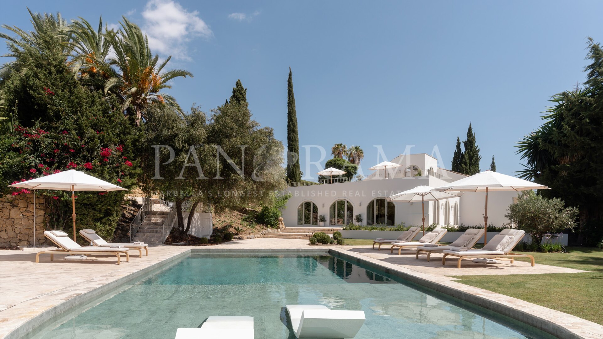 Villa Blanc: Stunning family home on a double plot in Nueva Andalucía