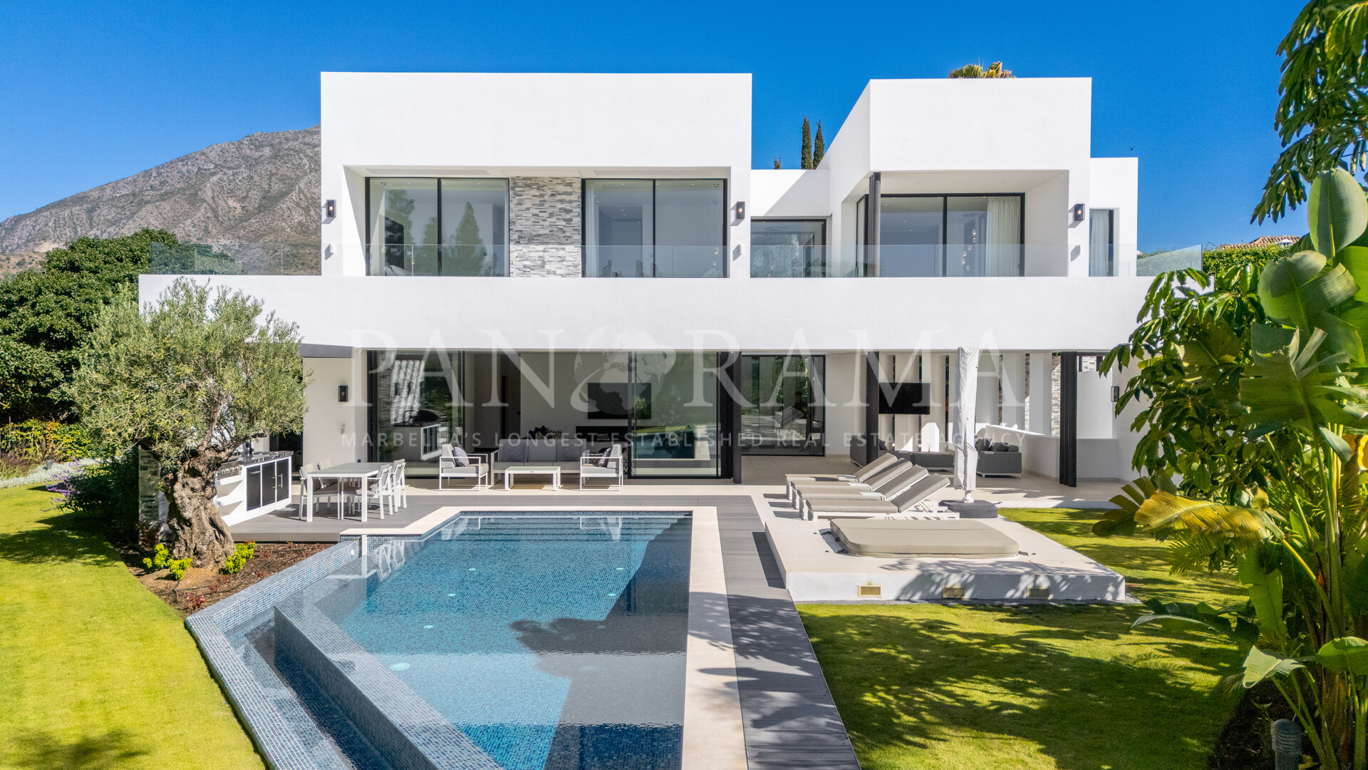 Contemporary south-facing villa with private pool in Las Lomas del Marbella Club