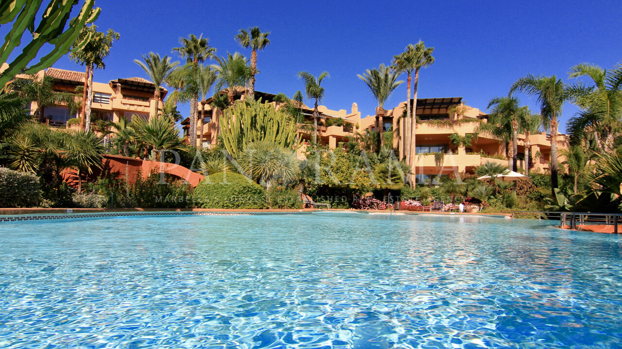 Bel appartement avec vue sur la mer au Mansion Club, l’une des résidences les plus recherchées de Marbella, sur le Golden Mile