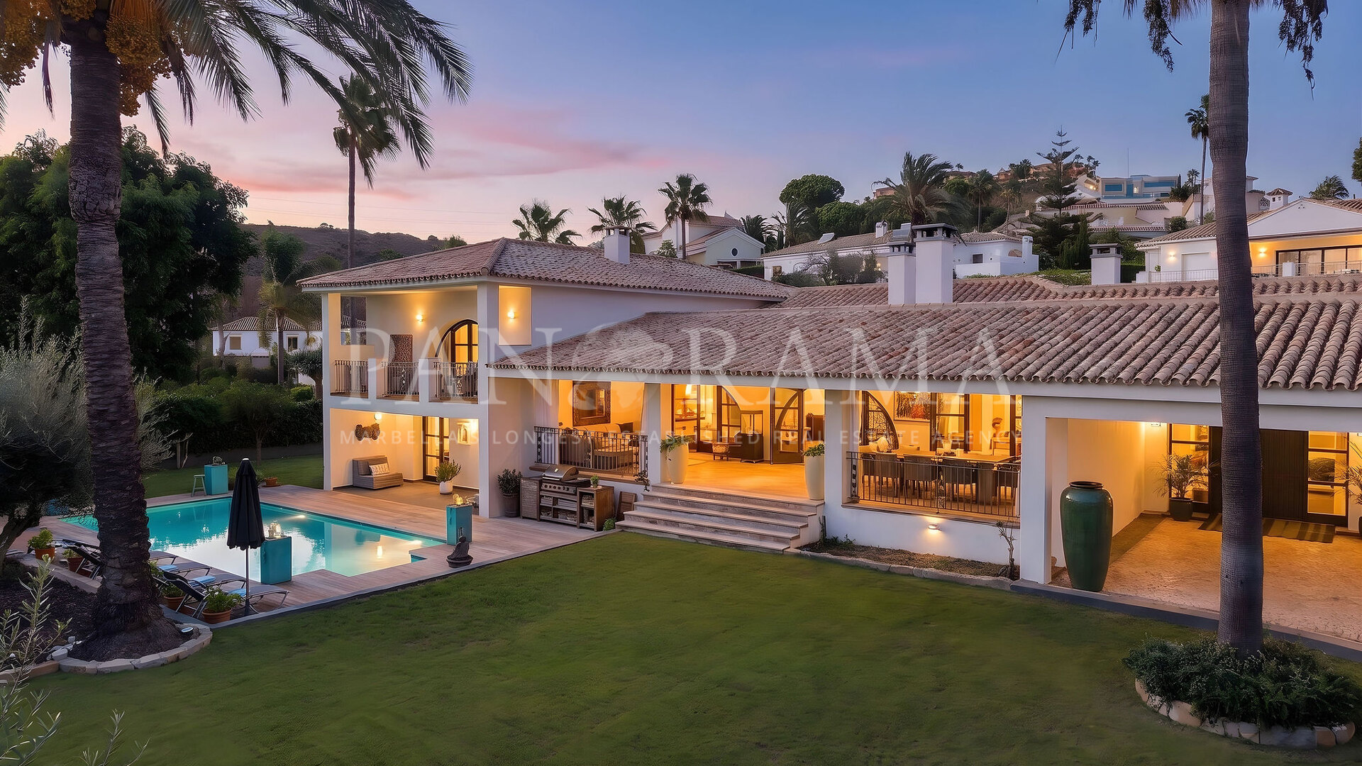 Elegant Mediterranean family villa with sea views in El Paraíso Alto, Benahavís