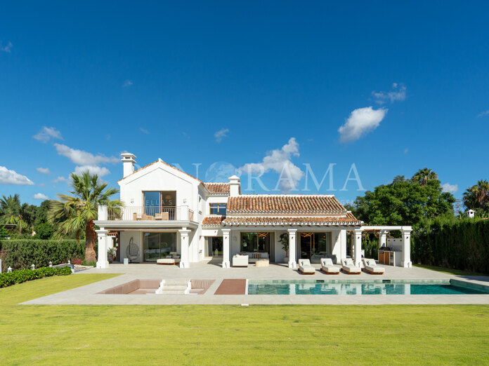 Prachtige Andalusische villa met moderne interieurs in El Rosario, Marbella Oost