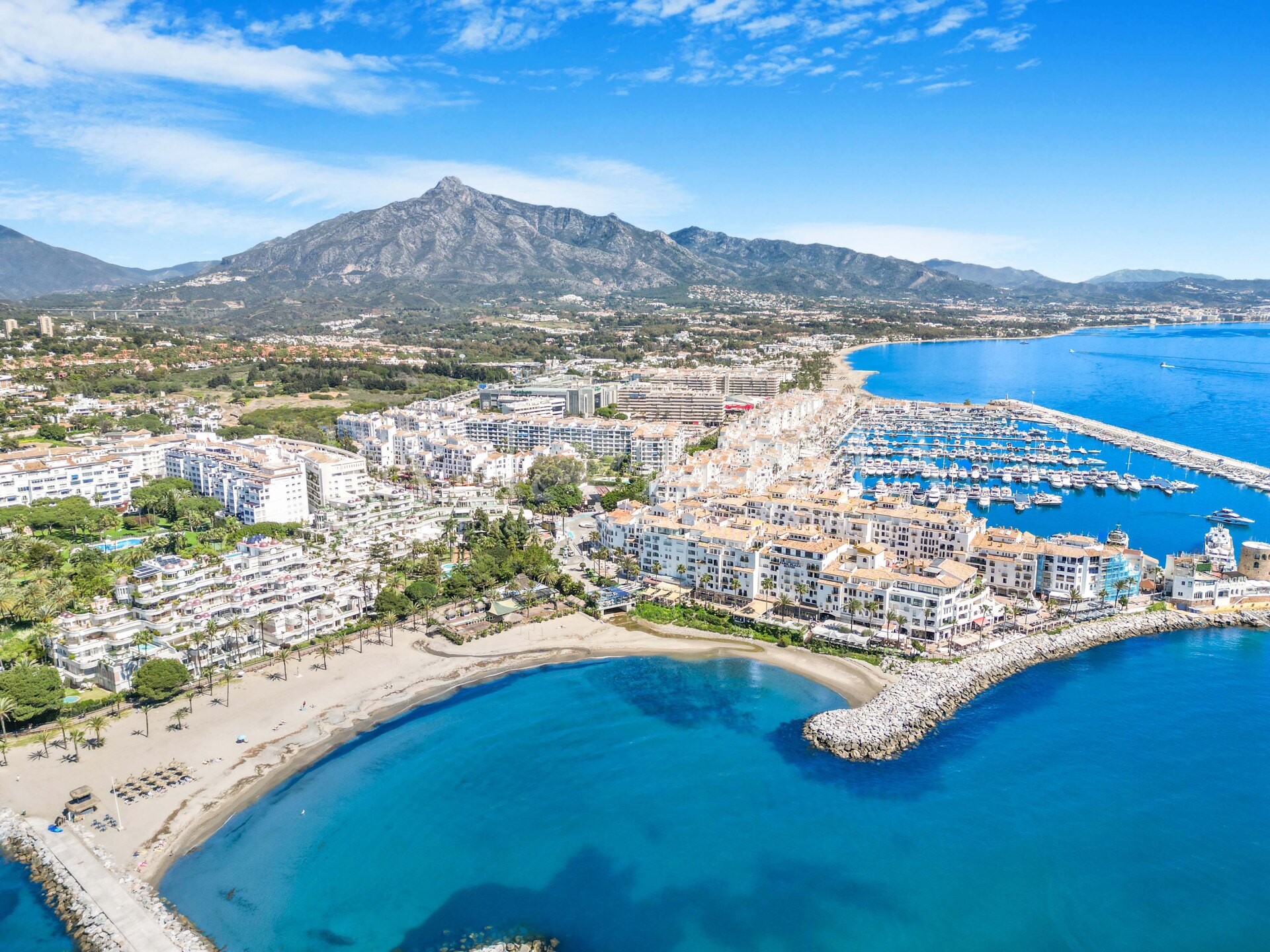 Hervorragende moderne Strandwohnung in Puerto Banús