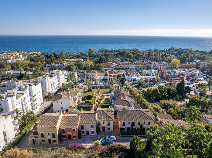 Corner semi-detached villa in an ideal location in the heart of the Golden Mile