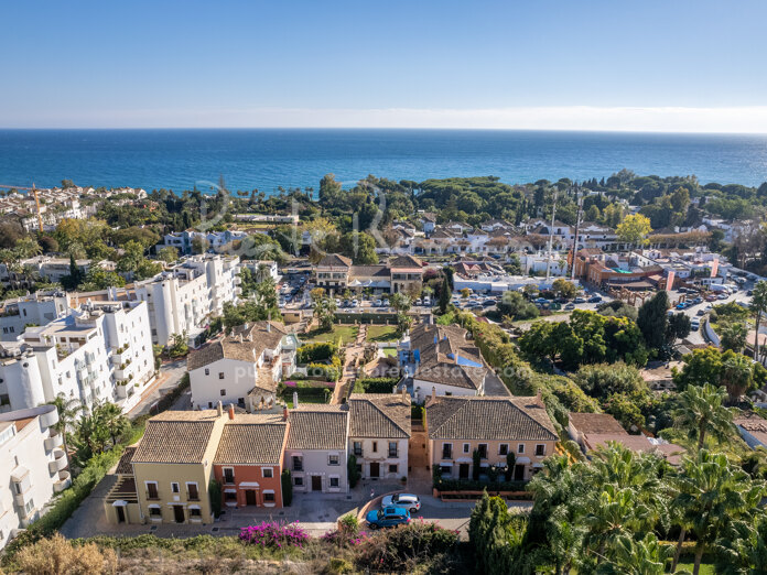 Corner semi-detached villa in an ideal location in the heart of the Golden Mile
