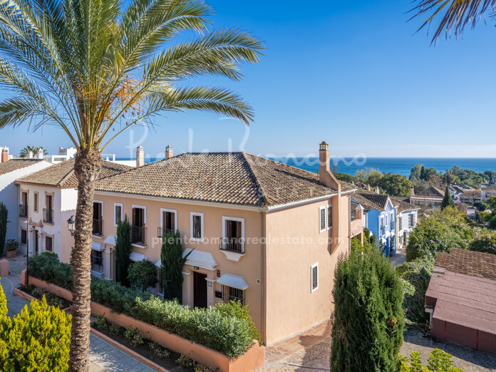 Corner semi-detached villa in an ideal location in the heart of the Golden Mile
